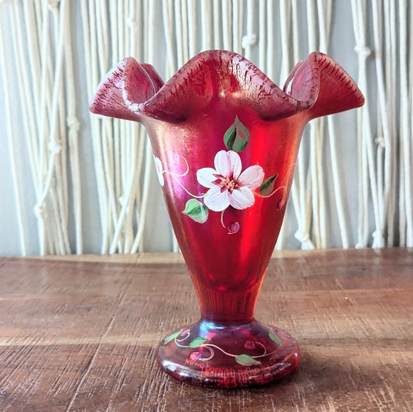 Fenton 100th Anniversary Founder’s Ruby Red Vase With Base Stretch Glass Signed - Picture 3 of 5